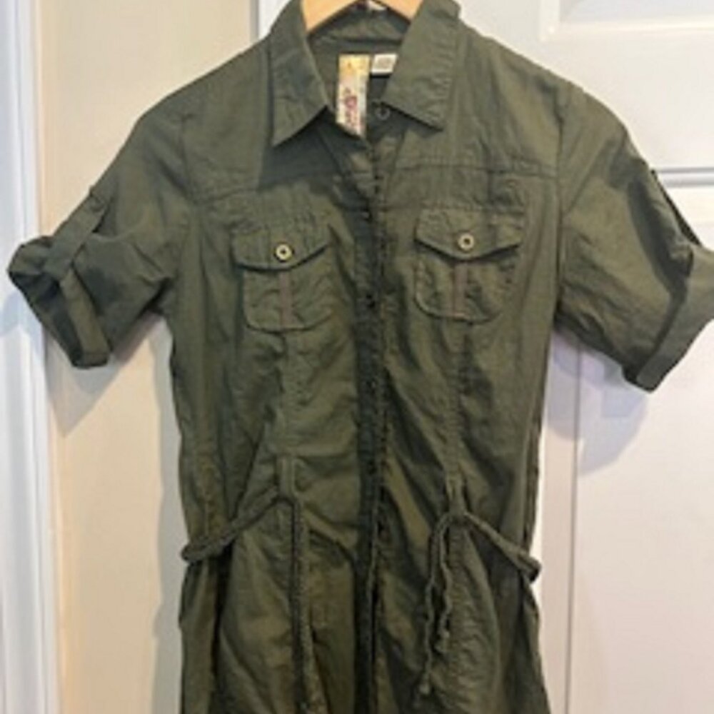 Women's Shirt Army Green Brand: Spoiled Button Down Short Sleeve Size: Medium